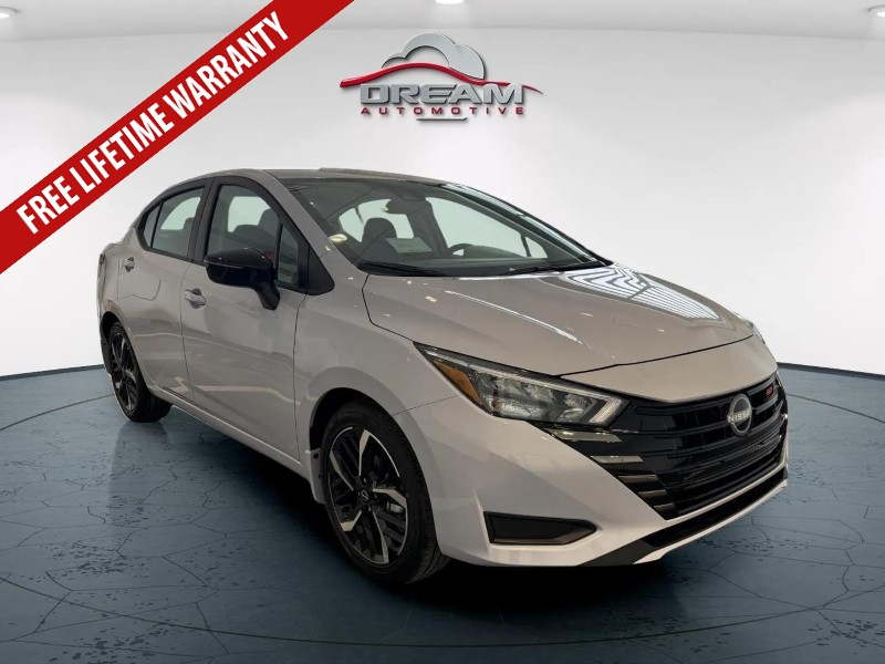 2025 Nissan Versa Sedan SR's photo