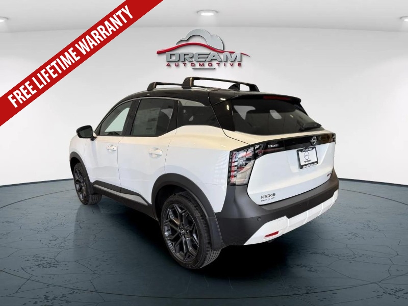 2026 Nissan Kicks SR photo 2