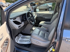 Used 2017  Toyota Sienna 4d Wagon XLE Premium AWD at Headlight Motor Group near Lewiston&comma; ME