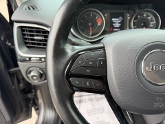 Used 2020  Jeep Cherokee 4d SUV 4WD Latitude Plus Altitude 2&period;4L at Headlight Motor Group near Lewiston&comma; ME