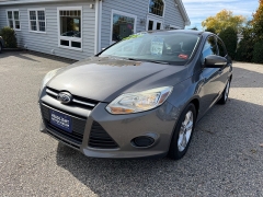 Used 2014  Ford Focus 4d Hatchback SE at Headlight Motor Group near Lewiston&comma; ME