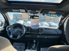 Used 2017  Toyota Tacoma 4WD Double Cab TRD Off-Road Auto at Headlight Motor Group near Lewiston&comma; ME