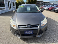 Used 2014  Ford Focus 4d Hatchback SE at Headlight Motor Group near Lewiston&comma; ME