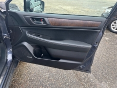 Used 2017  Subaru Outback 4d SUV 2&period;5i Limited at Headlight Motor Group near Lewiston&comma; ME