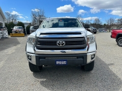 Used 2014  Toyota Tundra 4WD CrewMax SR5 5&period;7L at Headlight Motor Group near Lewiston&comma; ME