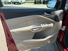 Used 2015  Ford C-MAX Hybrid 4d Hatchback SEL at Headlight Motor Group near Lewiston&comma; ME