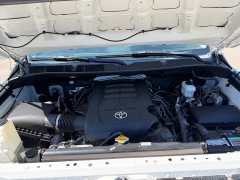 Used 2017  Toyota Tundra 4WD Double Cab SR 4&period;6L at Headlight Motor Group near Lewiston&comma; ME