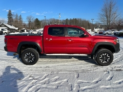 Used 2017  Toyota Tacoma 4WD Double Cab TRD Off-Road Auto at Headlight Motor Group near Lewiston&comma; ME