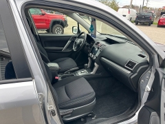 Used 2016  Subaru Forester 4d SUV i Premium CVT at Headlight Motor Group near Lewiston&comma; ME