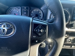 Used 2017  Toyota Tacoma 4WD Double Cab TRD Off-Road Auto at Headlight Motor Group near Lewiston&comma; ME