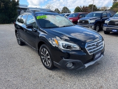Used 2016  Subaru Outback 4d SUV i Limited at Headlight Motor Group near Lewiston&comma; ME