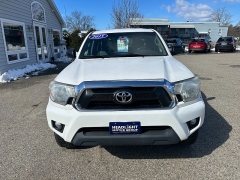 Used 2015  Toyota Tacoma 4WD Double Cab Long Bed at Headlight Motor Group near Lewiston&comma; ME