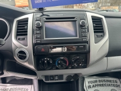 Used 2013  Toyota Tacoma 4WD Double Cab Short Bed Auto at Headlight Motor Group near Lewiston&comma; ME