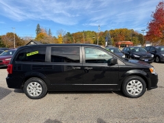 Used 2019  Dodge Grand Caravan 4d Wagon SE at Headlight Motor Group near Lewiston&comma; ME
