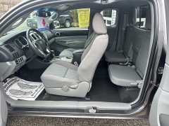 Used 2013  Toyota Tacoma 4WD Access Cab Auto at Headlight Motor Group near Lewiston&comma; ME