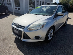  2014 Ford Focus 4d Sedan SE at Headlight Motor Group near Lewiston&comma; ME