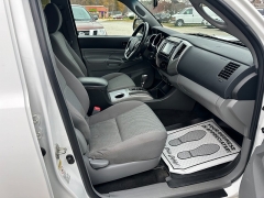 Used 2015  Toyota Tacoma 4WD Double Cab Long Bed at Headlight Motor Group near Lewiston&comma; ME