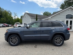 Used 2021  Jeep Grand Cherokee Limited 4x4 at Headlight Motor Group near Lewiston&comma; ME