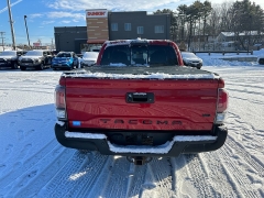 Used 2017  Toyota Tacoma 4WD Double Cab TRD Off-Road Auto at Headlight Motor Group near Lewiston&comma; ME
