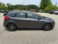 Used 2017  Ford Focus 4d Hatchback SEL at Headlight Motor Group near Lewiston&comma; ME