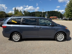 Used 2017  Toyota Sienna 4d Wagon XLE Premium AWD at Headlight Motor Group near Lewiston&comma; ME