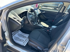 Used 2018  Ford Focus 4d Hatchback SE at Headlight Motor Group near Lewiston&comma; ME