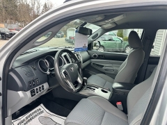 Used 2013  Toyota Tacoma 4WD Double Cab Short Bed Auto at Headlight Motor Group near Lewiston&comma; ME