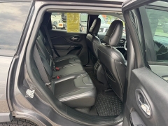 Used 2020  Jeep Cherokee 4d SUV 4WD Latitude Plus Altitude 2&period;4L at Headlight Motor Group near Lewiston&comma; ME