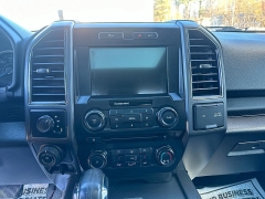 Used 2017  Ford F-150 4WD SuperCrew Platinum 5 1&sol;2 at Headlight Motor Group near Lewiston&comma; ME