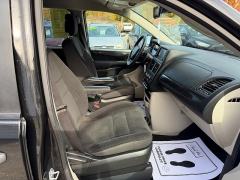 Used 2019  Dodge Grand Caravan 4d Wagon SE at Headlight Motor Group near Lewiston&comma; ME
