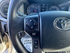 Used 2017  Toyota Tacoma 4WD Double Cab TRD Off-Road Auto at Headlight Motor Group near Lewiston&comma; ME