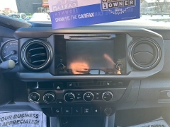 Used 2017  Toyota Tacoma 4WD Double Cab TRD Off-Road Auto at Headlight Motor Group near Lewiston&comma; ME