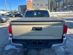 Used 2017  Toyota Tacoma 4WD Double Cab TRD Off-Road Auto at Headlight Motor Group near Lewiston&comma; ME