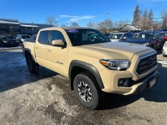 Used 2017  Toyota Tacoma 4WD Double Cab TRD Off-Road Auto at Headlight Motor Group near Lewiston&comma; ME