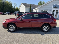 Used 2017  Subaru Outback 4d SUV 2&period;5i Premium at Headlight Motor Group near Lewiston&comma; ME
