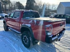 Used 2017  Toyota Tacoma 4WD Double Cab TRD Off-Road Auto at Headlight Motor Group near Lewiston&comma; ME