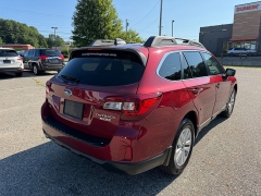 Used 2017  Subaru Outback 4d SUV 2&period;5i Premium at Headlight Motor Group near Lewiston&comma; ME