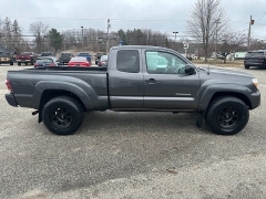 Used 2013  Toyota Tacoma 4WD Access Cab Auto at Headlight Motor Group near Lewiston&comma; ME
