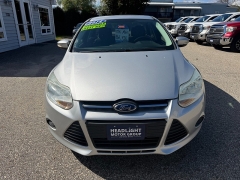 Used 2014  Ford Focus 4d Sedan SE at Headlight Motor Group near Lewiston&comma; ME