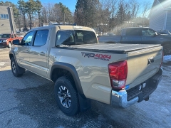Used 2017  Toyota Tacoma 4WD Double Cab TRD Off-Road Auto at Headlight Motor Group near Lewiston&comma; ME