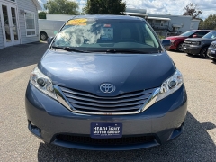 Used 2017  Toyota Sienna 4d Wagon XLE Premium AWD at Headlight Motor Group near Lewiston&comma; ME