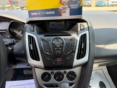 Used 2013  Ford Focus 4d Hatchback SE at Headlight Motor Group near Lewiston&comma; ME