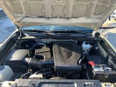 Used 2017  Toyota Tacoma 4WD Double Cab TRD Off-Road Auto at Headlight Motor Group near Lewiston&comma; ME