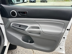 Used 2015  Toyota Tacoma 4WD Double Cab Long Bed at Headlight Motor Group near Lewiston&comma; ME