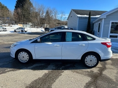 Used 2014  Ford Focus 4d Sedan SE at Headlight Motor Group near Lewiston&comma; ME