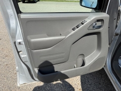 Used 2016  Nissan Frontier 4WD Crew Cab SV Auto at Headlight Motor Group near Lewiston&comma; ME