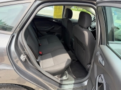 Used 2017  Ford Focus 4d Hatchback SEL at Headlight Motor Group near Lewiston&comma; ME