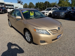 Used 2011  Toyota Camry 4d Sedan Auto at Headlight Motor Group near Lewiston&comma; ME