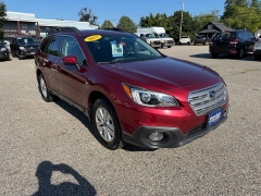 Used 2017  Subaru Outback 4d SUV 2&period;5i Premium at Headlight Motor Group near Lewiston&comma; ME