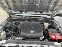 Used 2013  Toyota Tacoma 4WD Double Cab Short Bed Auto at Headlight Motor Group near Lewiston&comma; ME